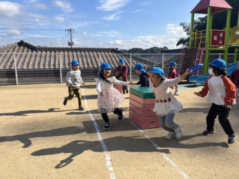 どろぼうとけいさつ